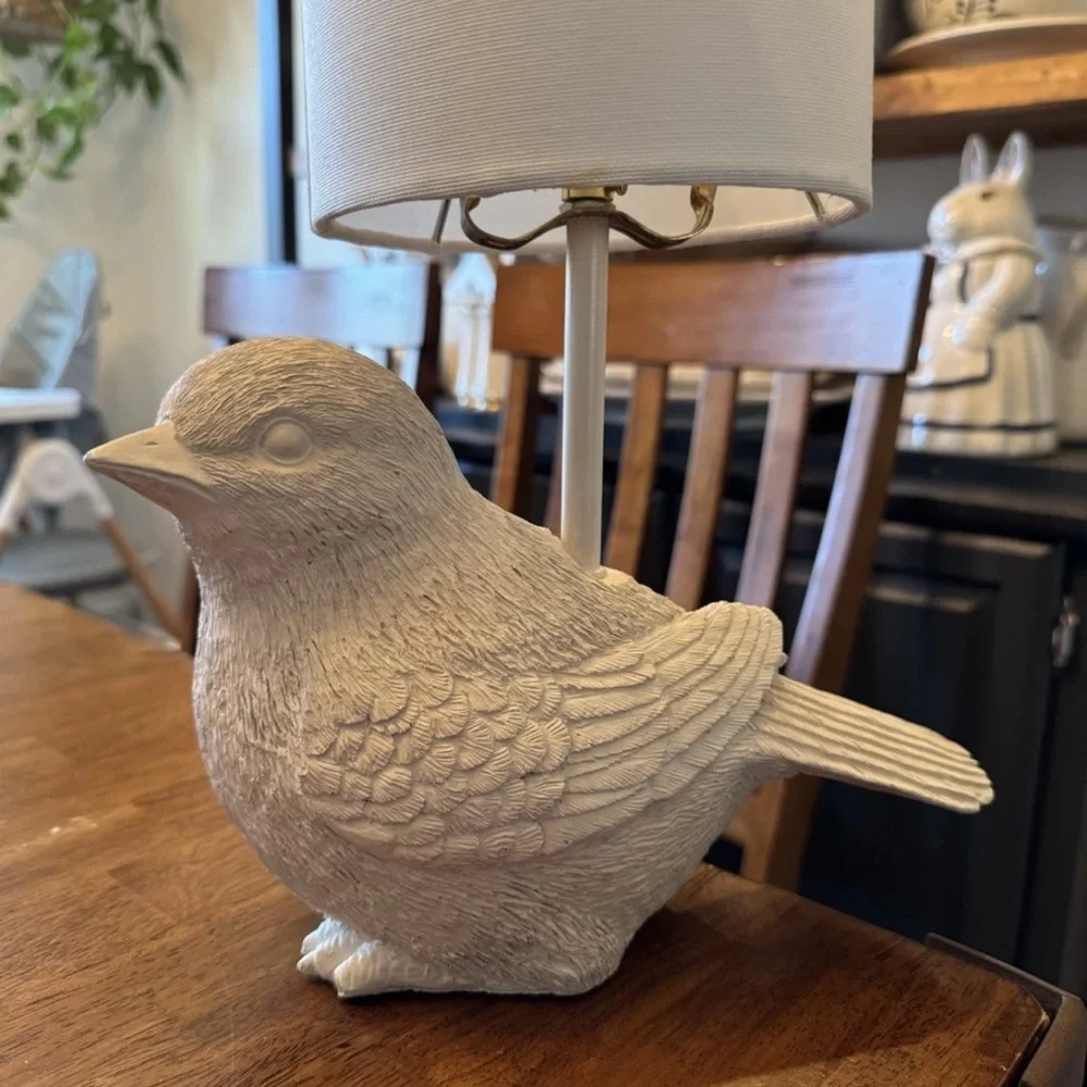 A Homestead Shoppe Classic Country Farmhouse Designed Bird Table Lamp